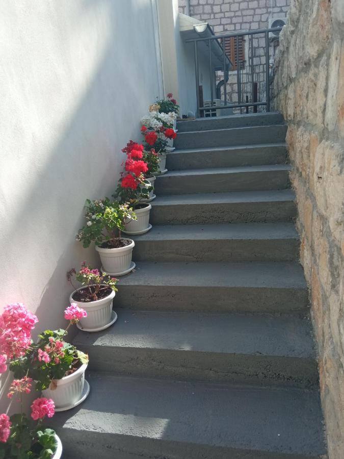 Apartment Rosic Perast Bagian luar foto